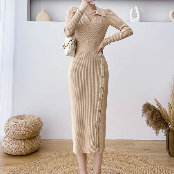Damen Strickkleid mit asymmetrischem Kragen und dekorativen Knöpfen Drune