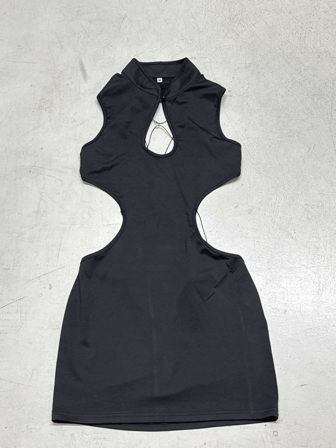 Damen Cut-Out Kleid mit hochgeschlossenem Kragen und seitlichen Auschnitten Drune