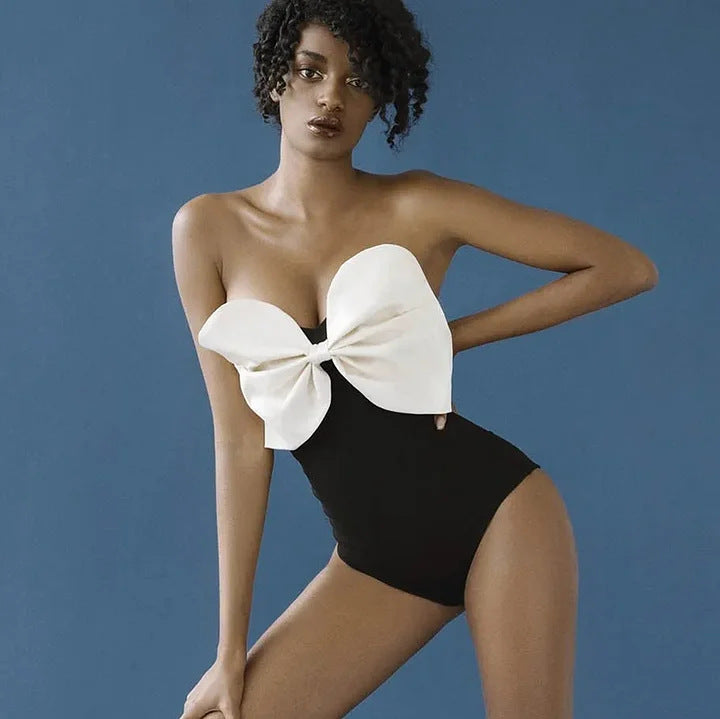 Damen Einschnitt Badeanzug mit voluminösem Schleifen-Detail und elegantem Wickelrock Drune
