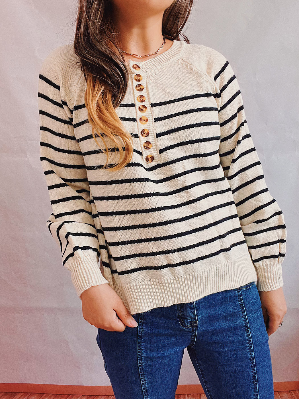 Damen gestreifter Strickpullover mit Knopfdetails und lässigem Schnitt Drune
