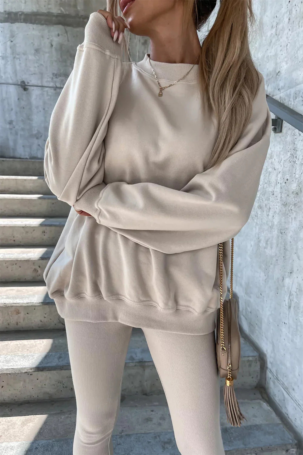 Damen sportliches Freizeitset mit lässigem Oversized-Sweatshirt und enganliegenden Leggings Drune