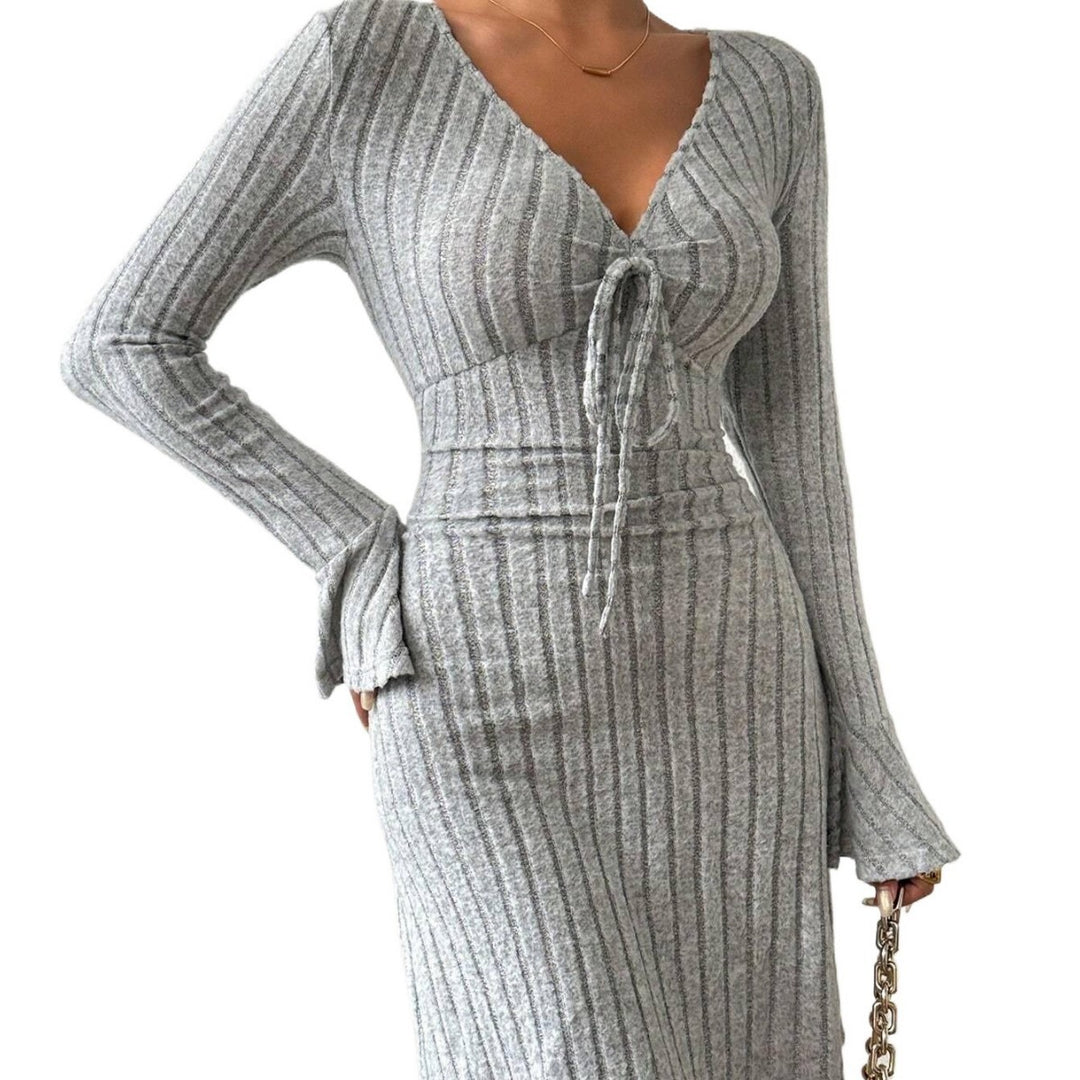 Damen Strickkleid mit tiefem V-Ausschnitt und modischen Bindebändern Drune