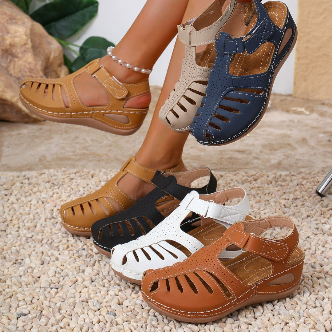 Damen Bequeme Sandalen mit Anatomisch Geformtem Fußbett und Luftigen Schlitzdesign Drune