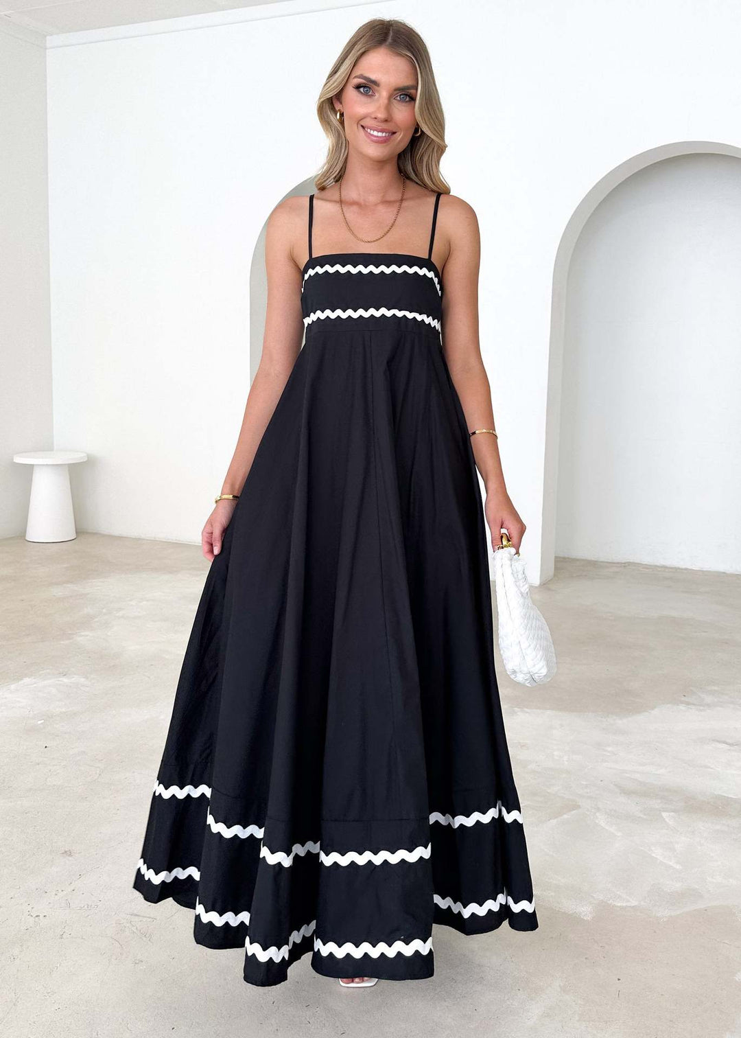Damen Sommerliches Maxikleid im eleganten A-Linien-Schnitt mit raffinierten Zierborten Drune