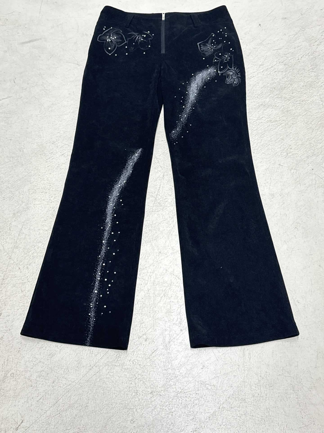Damen Flared Cordhose mit floralem Design und Glitzerakzenten Drune