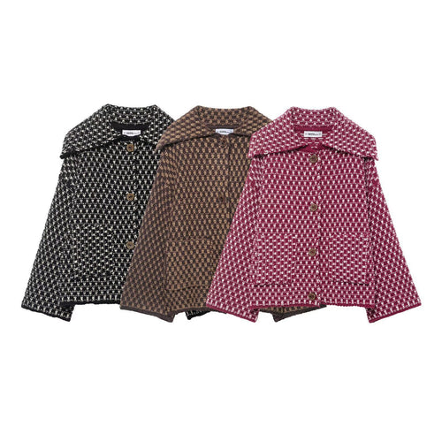 Damen nan kastige Bouclé-Tweedjacke mit großem Umlegekragen, aufgesetzten Taschen und dekorativen Holzknöpfen Drune