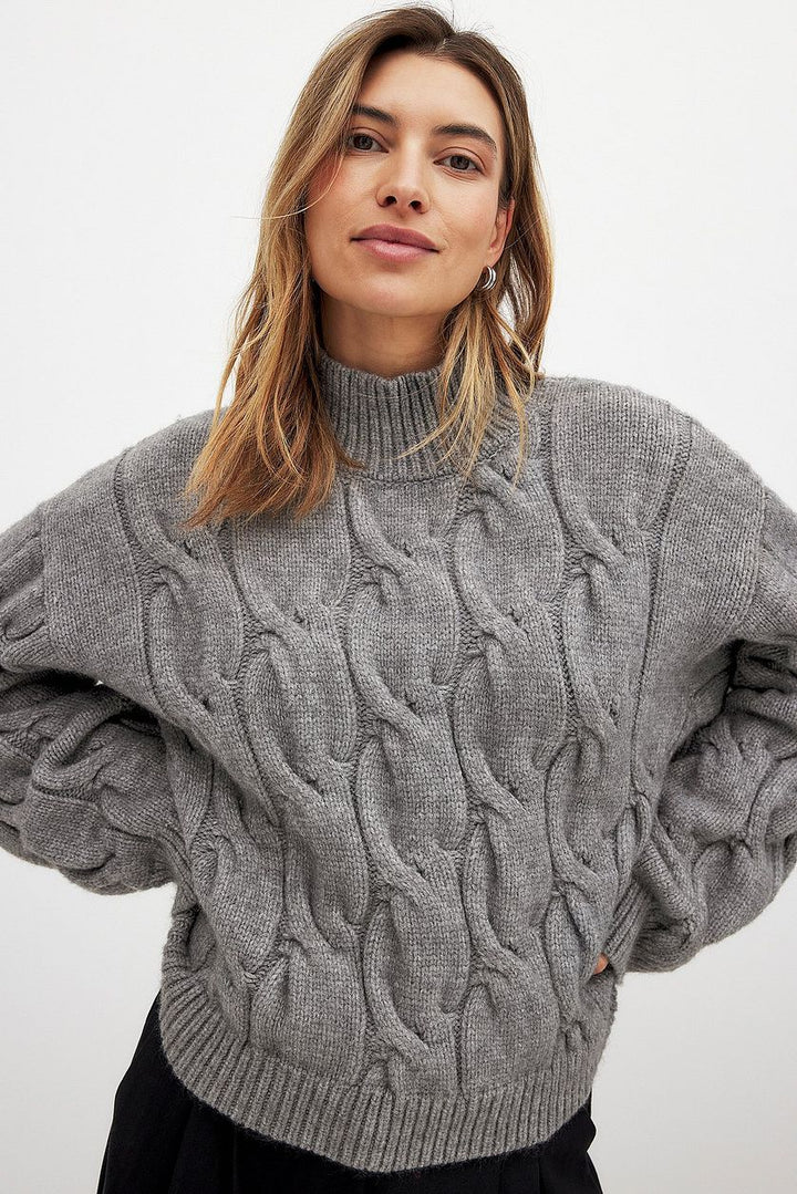 Damen kuscheliger Grobstrickpullover mit hohem Kragen und Zopfdesign Drune