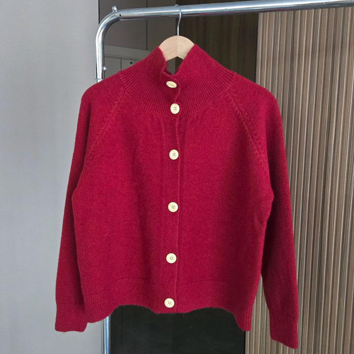 Damen Strickjacke mit hohem Kragen und großen Knöpfen Drune