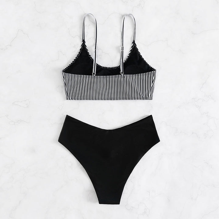 Damen Bikini-Set mit lässigem Streifenoberteil und hochgeschnittenem Slip Drune