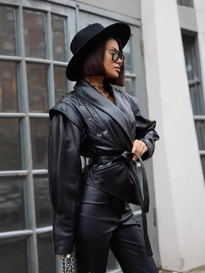 Damen modische Bikerjacke mit dekorativen Schnürdetails und eleganter Taillierung Drune
