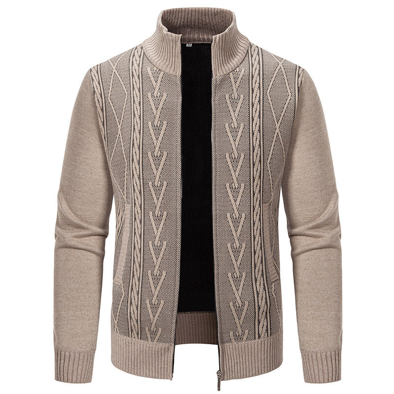 Herren Strickjacke mit modernem Zopfmuster und hohem Stehkragen Drune