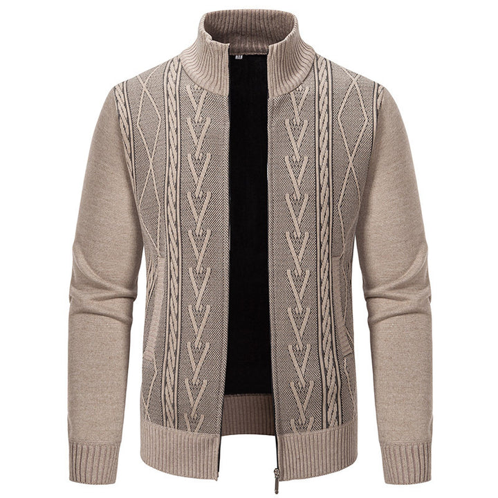 Herren Strickjacke mit modernem Zopfmuster und hohem Stehkragen Drune
