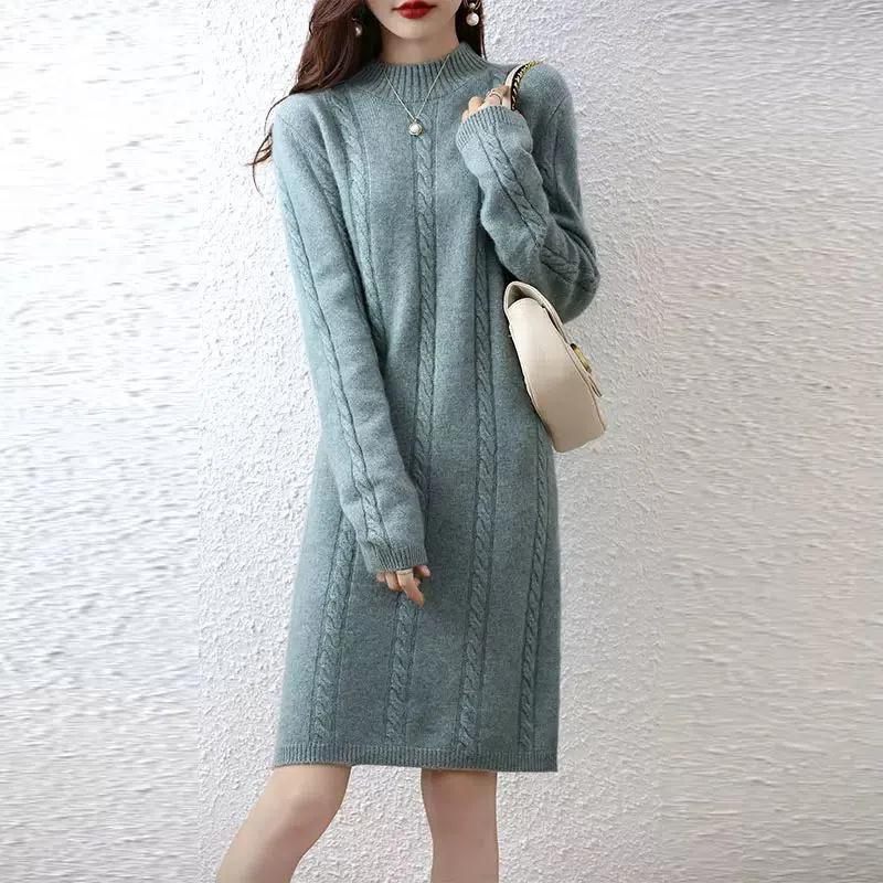 Damen Strickkleid mit elegantem Zopfdesign und hohem Kragen Drune