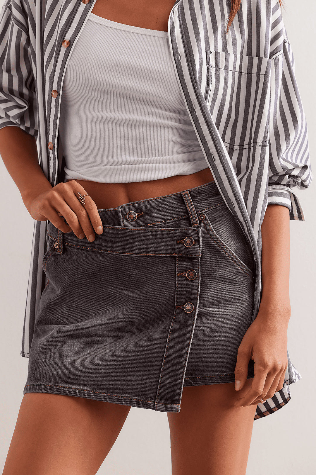 Damen modischer A-Linien-Denimrock mit asymmetrischem Knopfdesign und praktischen Taschen Drune