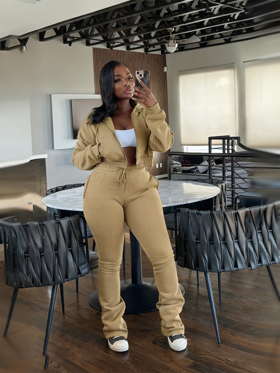 Damen nan kurz geschnittenes Zip-Hoodie und Highwaist-Jogginghose-Set mit Kordelzug und leicht gerafften Knöchelabschlüssen Drune