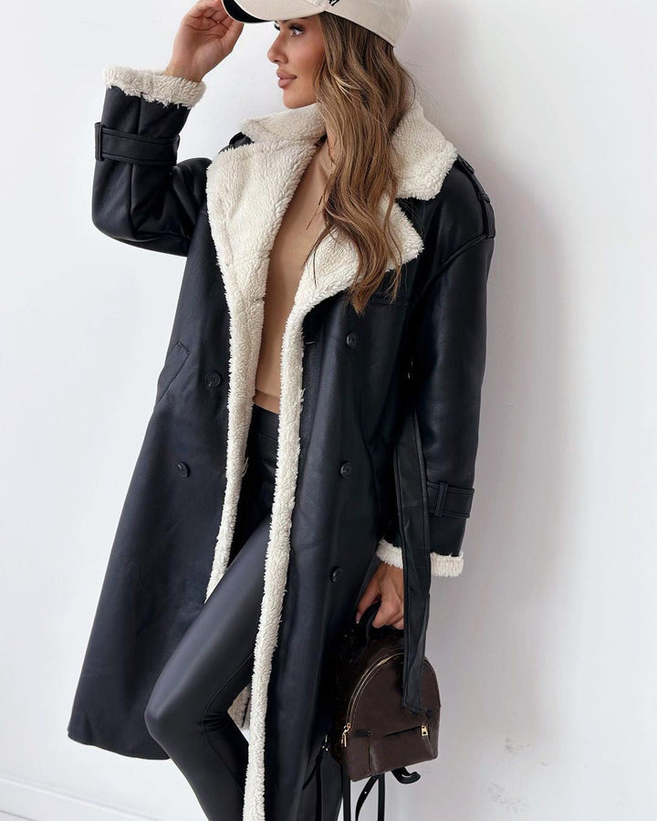 Drune | Damen Langmantel – Oversized Fit – Leder-Look – Plüschgefüttert – Gürtelverschluss