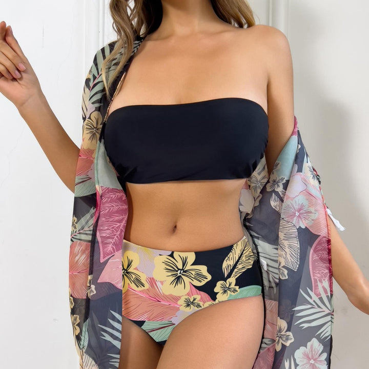 Damen elegantes Strandoutfit mit floralem Überwurf und passendem Bikini Drune