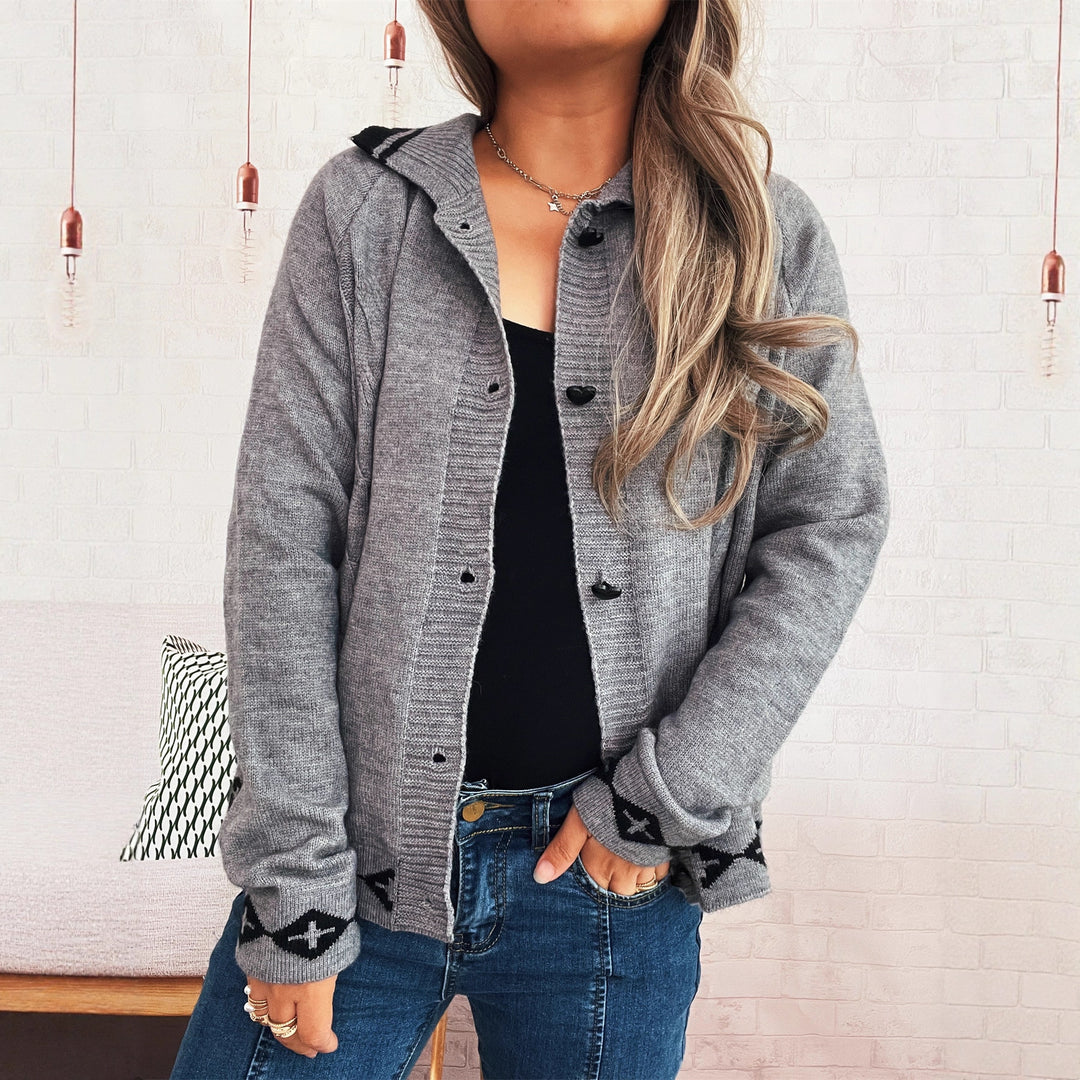 Damen Strickjacke mit kreativem Zopfmuster und modernen Knopfdetails Drune
