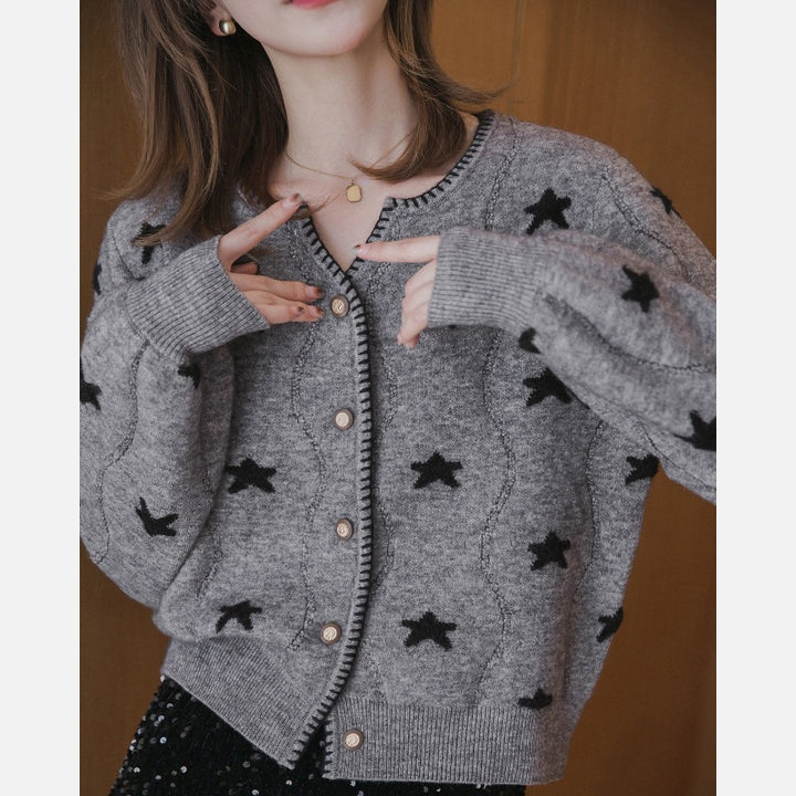 Damen Strickjacke mit Sternenmotiven und Knopfverschluss Drune