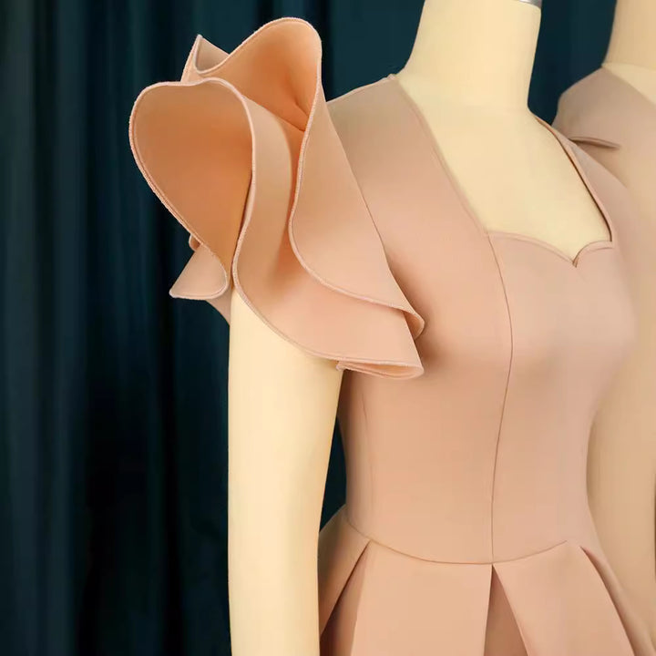 Damen Abendkleid mit voluminösen Rüschendetails Drune