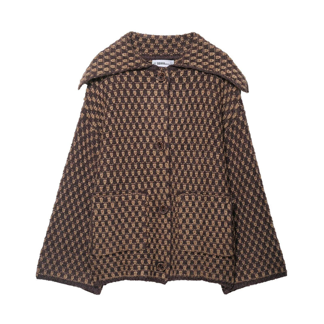 Damen nan kastige Bouclé-Tweedjacke mit großem Umlegekragen, aufgesetzten Taschen und dekorativen Holzknöpfen Drune