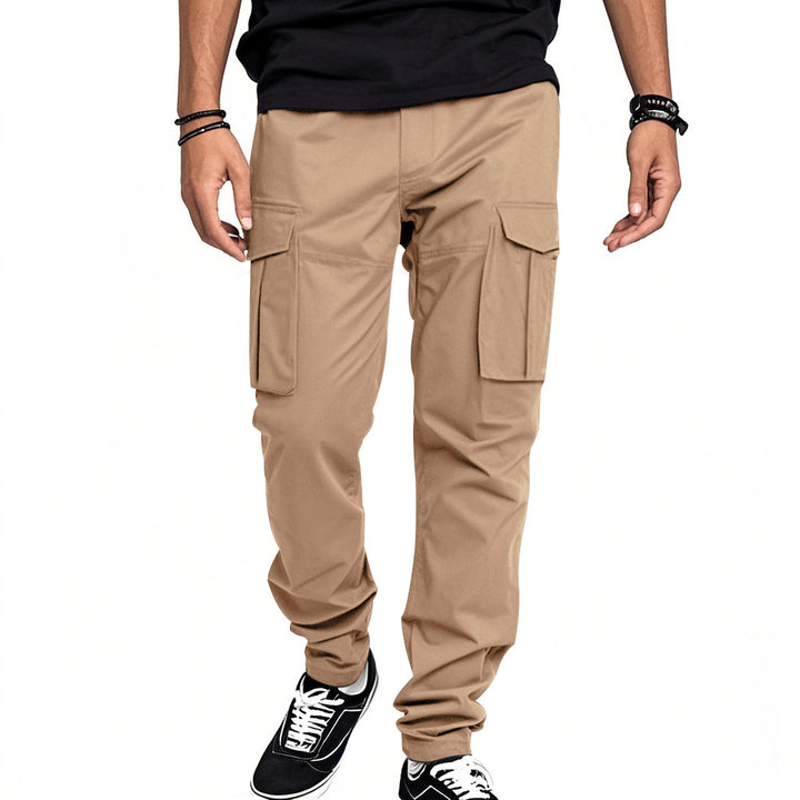 Herren nan Utility-Cargohose mit großen aufgesetzten Klappentaschen und schmal zulaufender Silhouette Drune