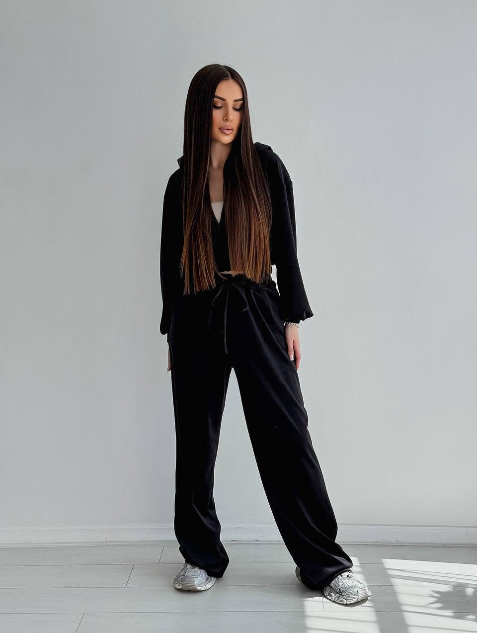 Damen Velours Freizeitanzug mit cropped Oberteil und weitem Bein Drune