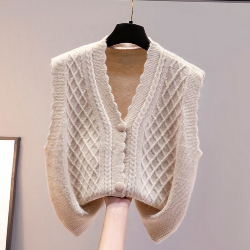 Damen Strickweste mit dekorativem Zopfmuster und Knopfdetails Drune