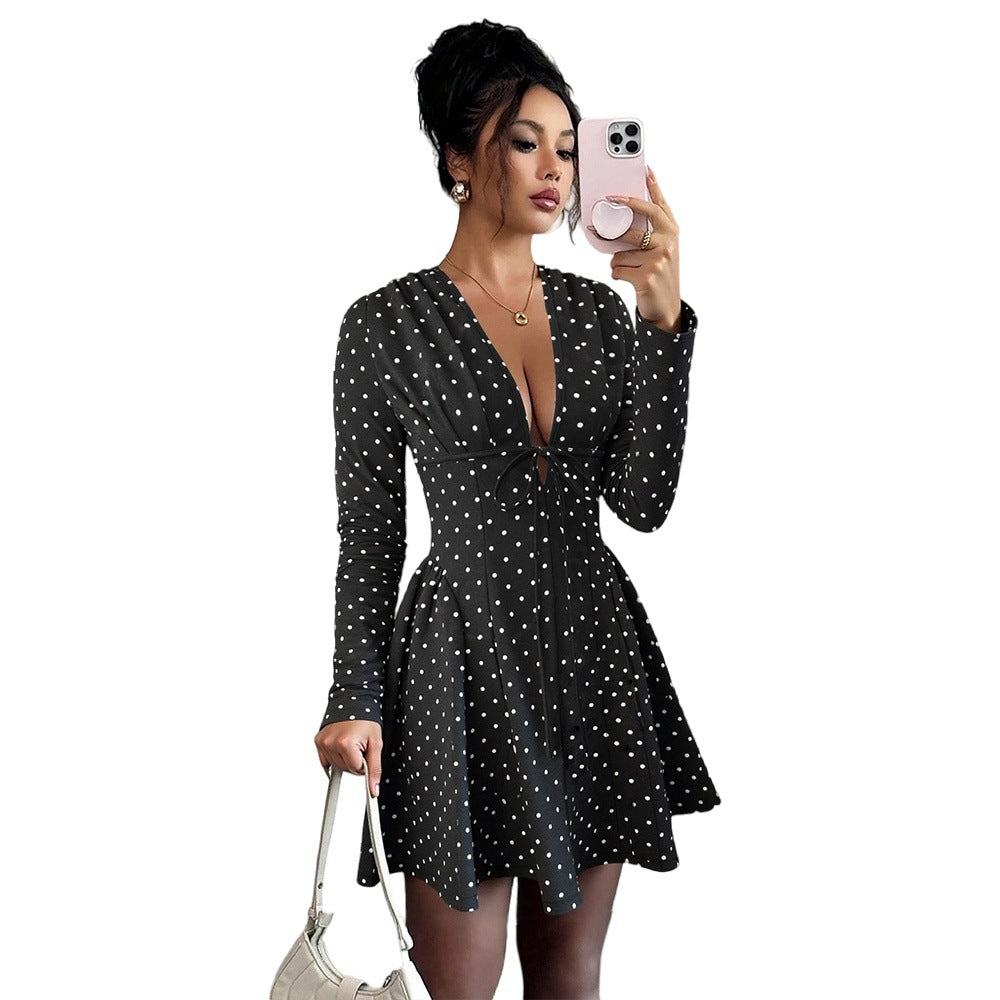 Damen Minikleid mit Punkten und schickem V-Ausschnitt Drune