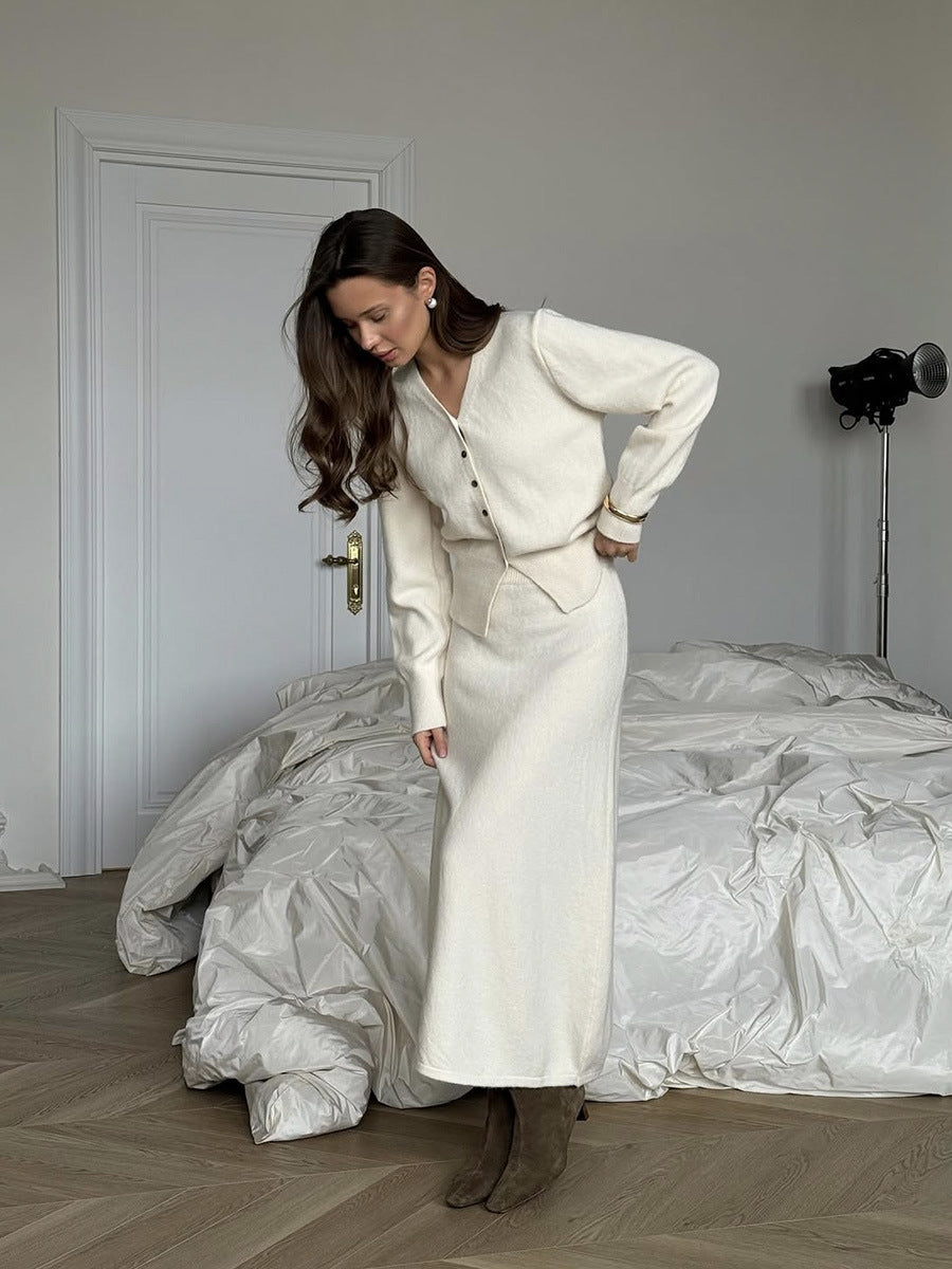 Damen Strickensemble mit klassischem V-Ausschnitt und Knopfdetails Drune