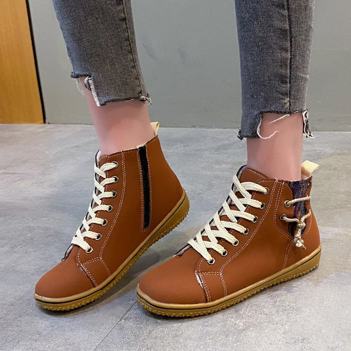 Damen High-Top Sneaker-Boot mit seitlichem Reißverschluss, dekorativem Knöchelriemen und profilierter Gummisohle Drune