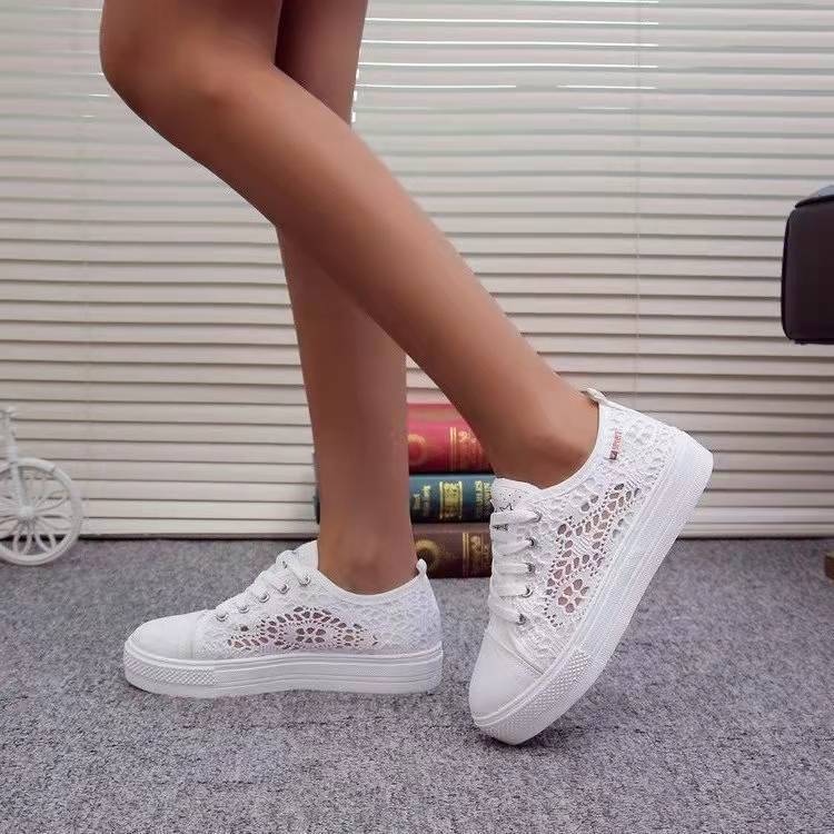Damen Sneakers mit filigranem Spitzenmuster und rutschfester Sohle Drune