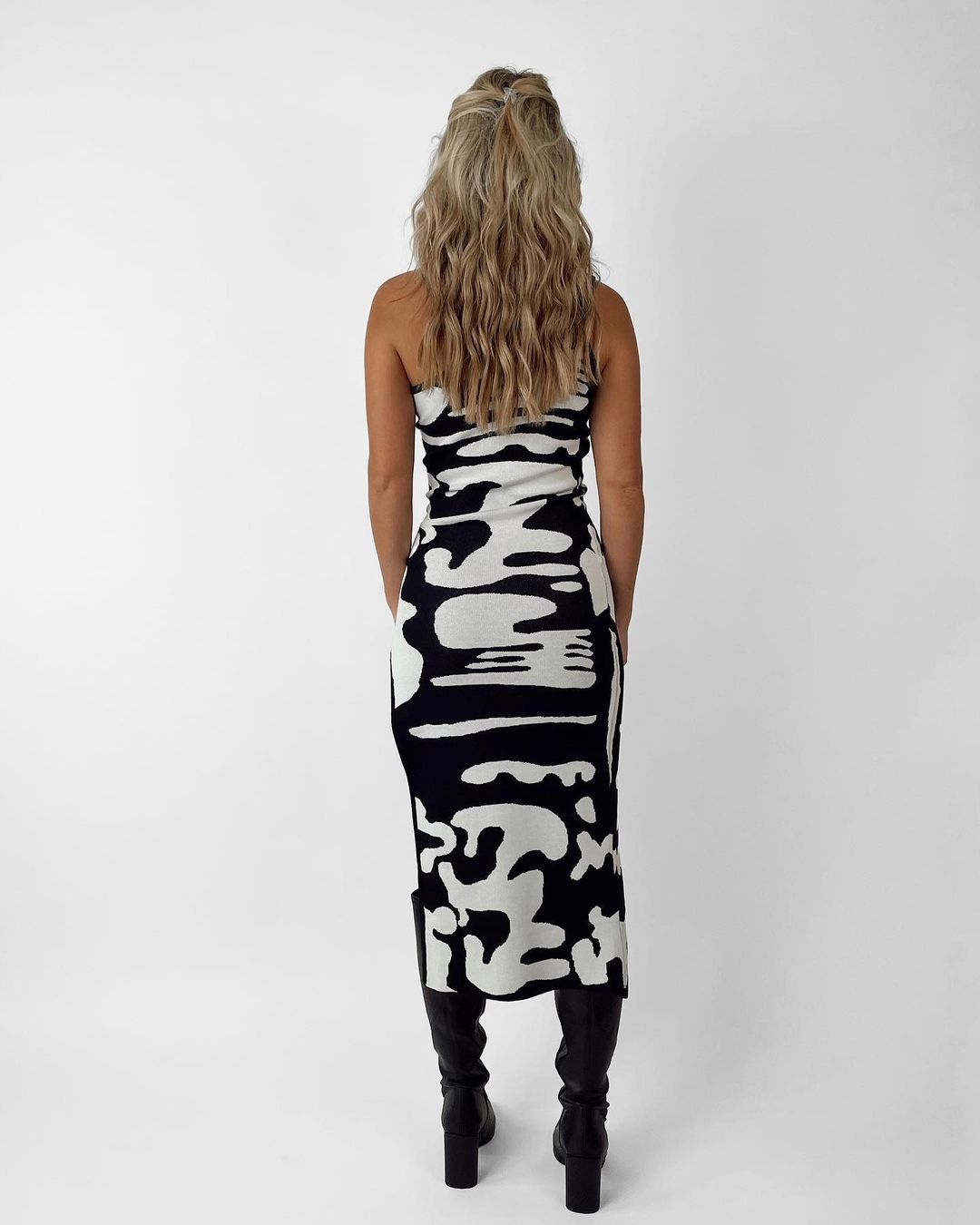 Damen figurbetontes Maxikleid mit asymmetrischem Schnitt und grafischem Muster Drune