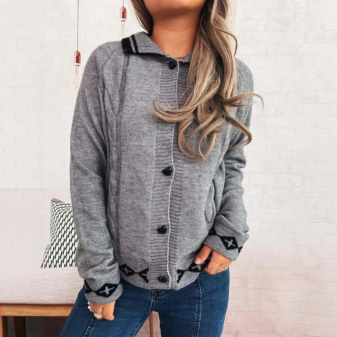 Damen Strickjacke mit kreativem Zopfmuster und modernen Knopfdetails Drune