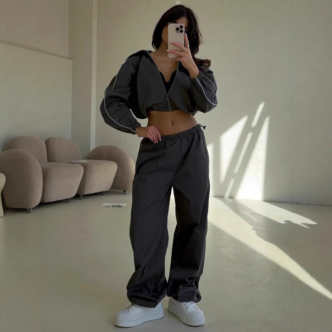 Damen sportliches Set mit funktionalem Kapuzenoberteil und lockerer Hose Drune