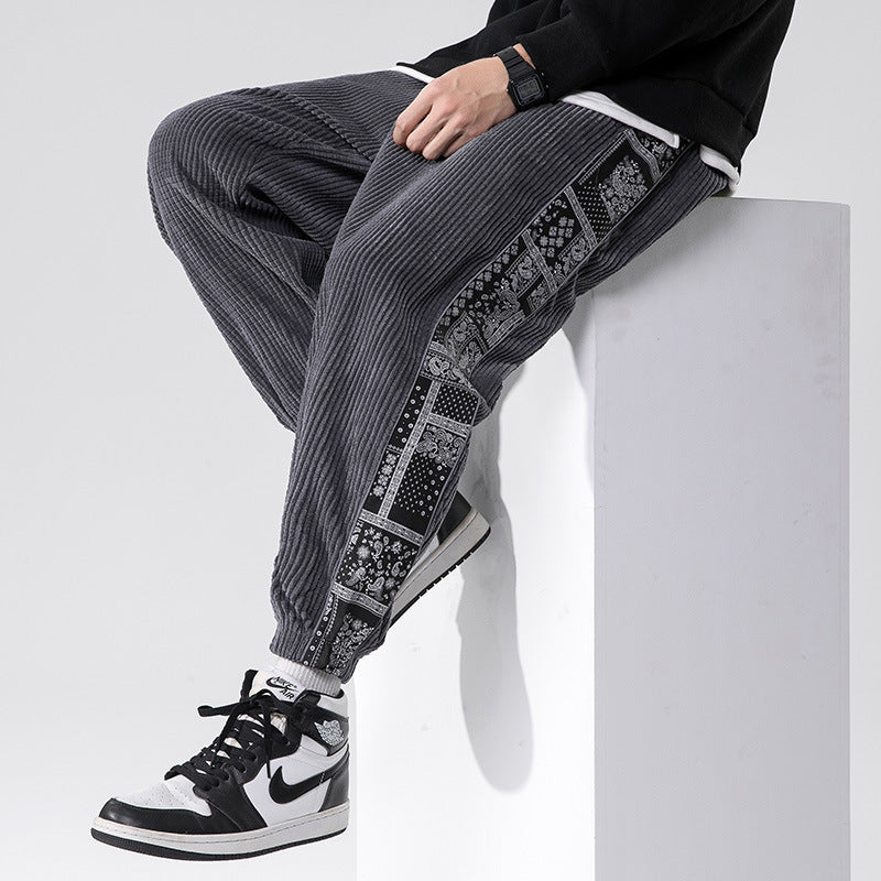 Herren nan Cord-Jogger mit Bandana-Seiteneinsatz, elastischem Bund, schmal zulaufender Knöcheln und geripptem Strukturstoff Drune