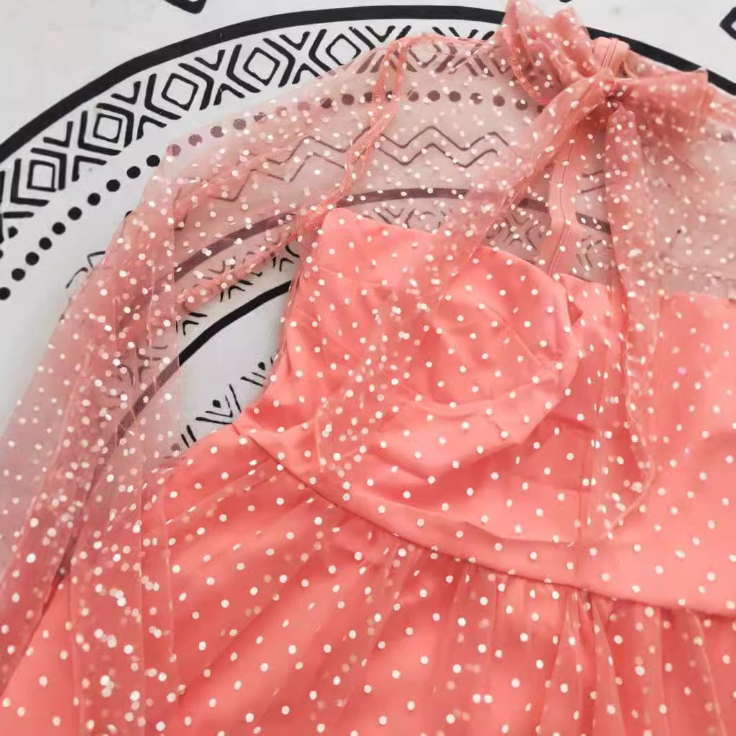 Damen Tüllkleid mit transparenten Puffärmeln und Schleifenakzent Drune