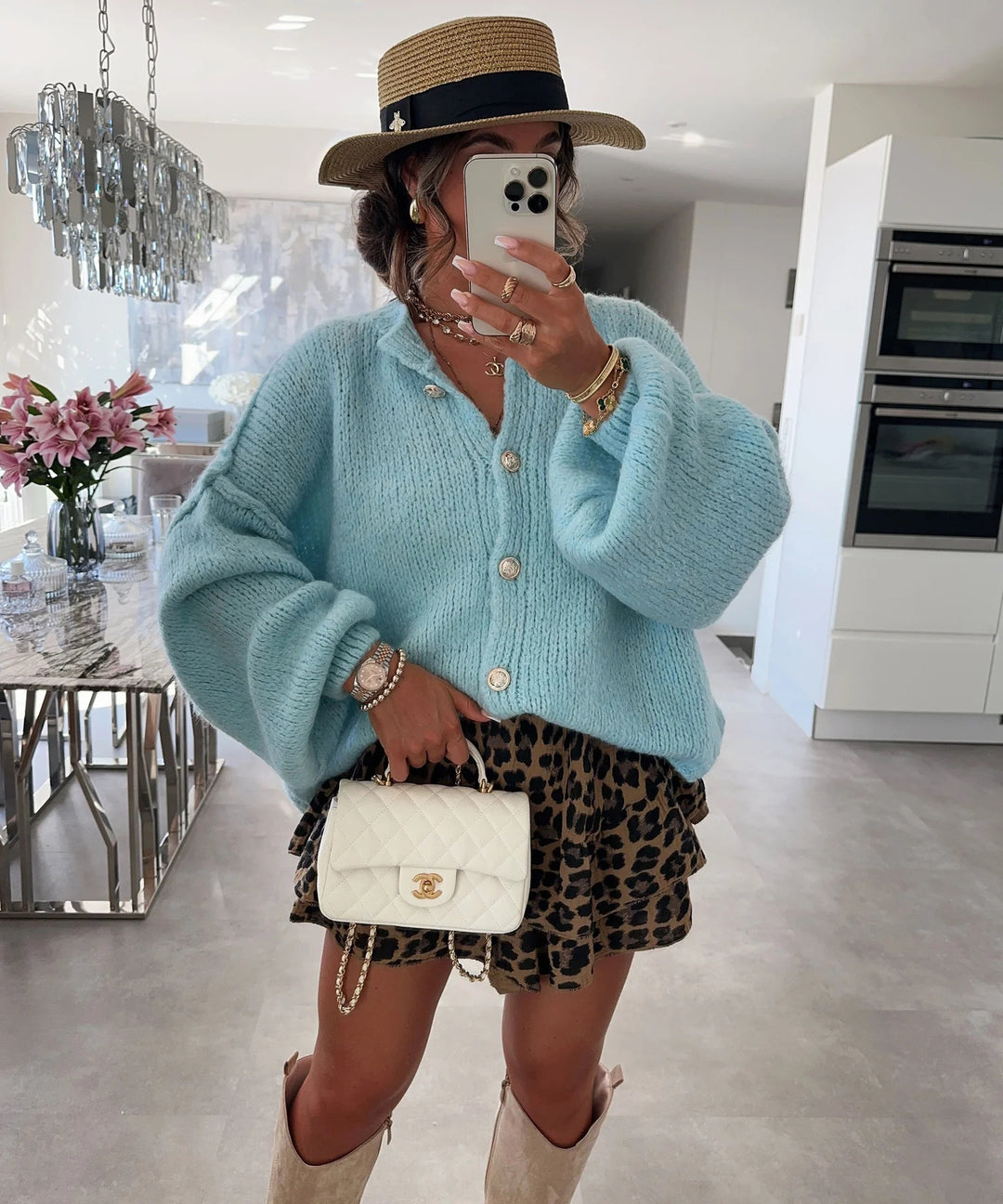 Damen modische Strickjacke mit Overzised-Ärmeln und Knopfdetails Drune