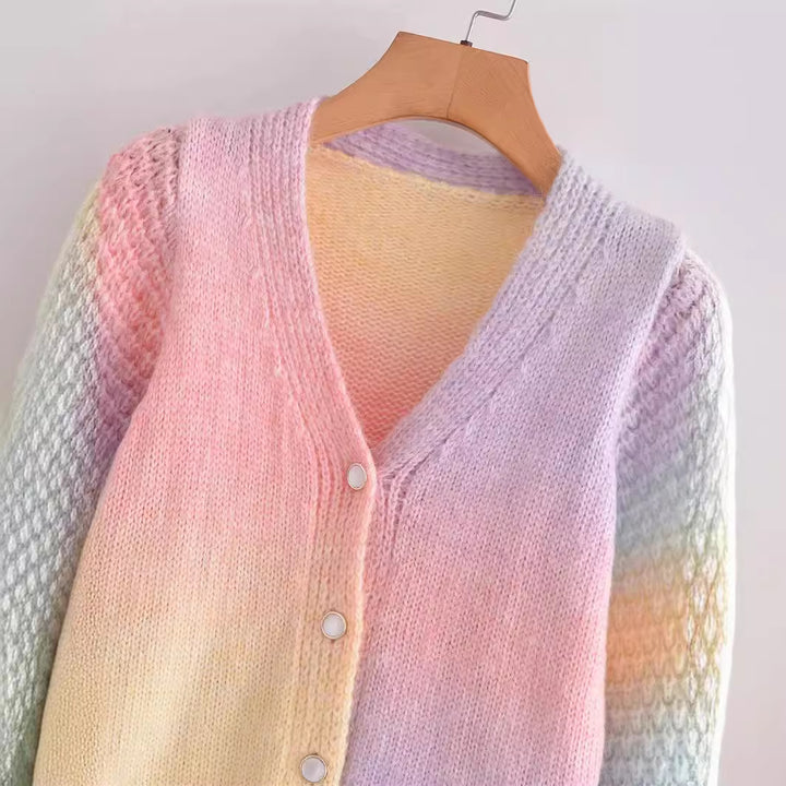 Damen Strickjacke mit buntem Farbverlauf und sanften Übergängen Drune