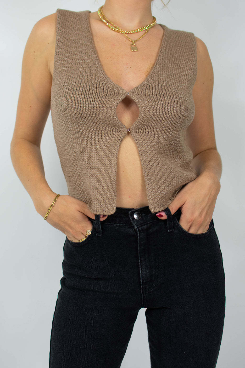 Damen gestricktes Crop-Top mit schickem V-Ausschnitt und dekorativem Schlüsselverschluss Drune