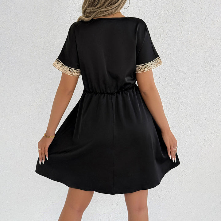 Damen Sommerkleid mit Häkelbesatz und Taillenzug Drune