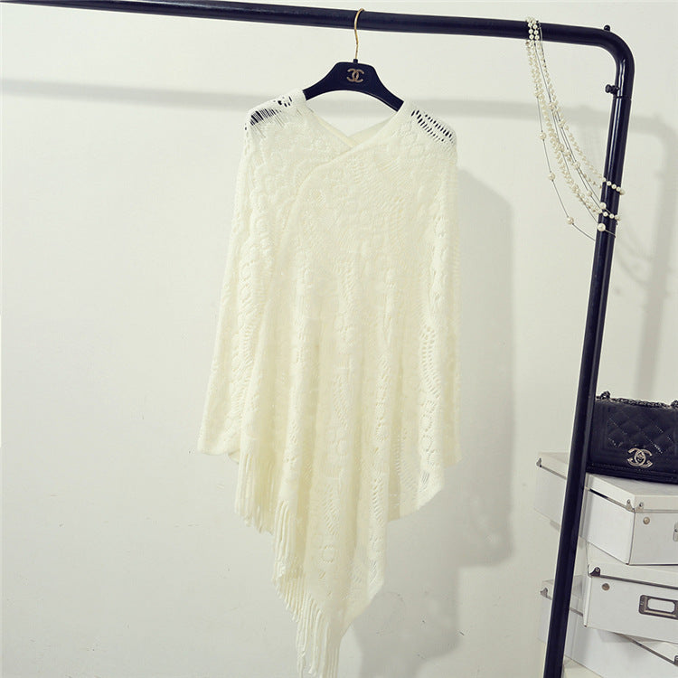 Damen Strickponcho mit auffälligem Häkelmuster und modischen Fransen Drune