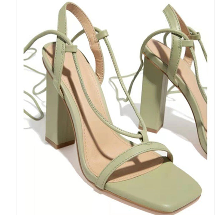 Damen nan filigrane Riemchensandalette mit quadratischer Zehenbox und knöchelbindendem Wickelriemen Drune