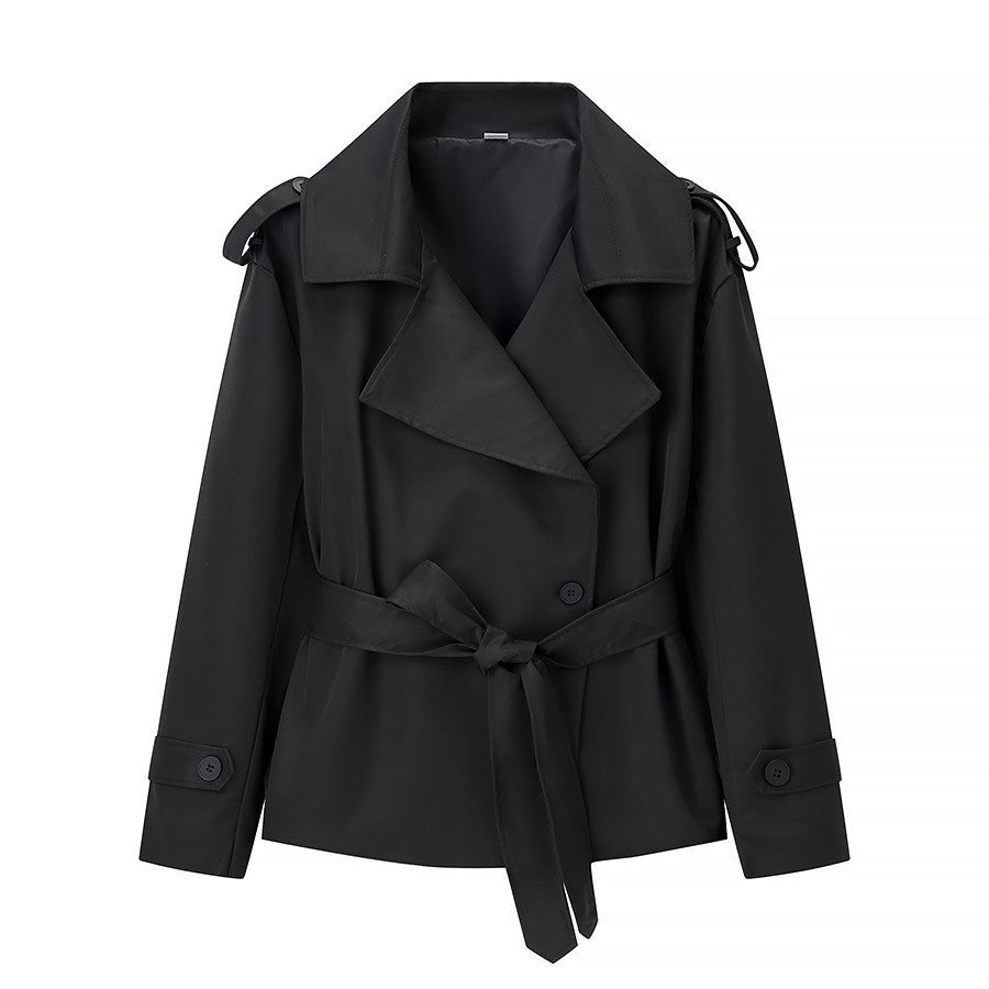 Damen nan kurzer taillierter Trenchcoat mit Bindegürtel, großem Revers und Manschettenriegel Drune