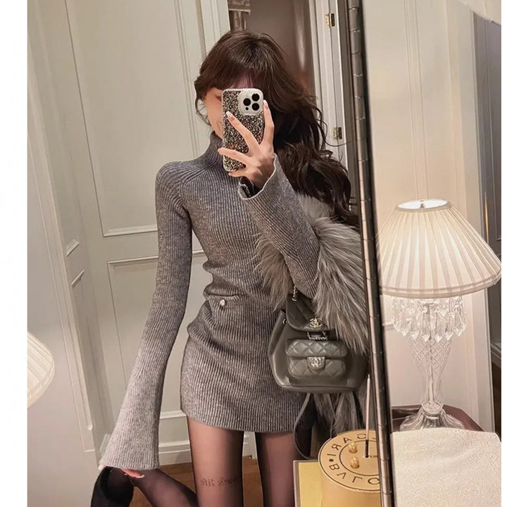 Damen Strickkleid mit hohem Kragen und weitem Ärmel Drune