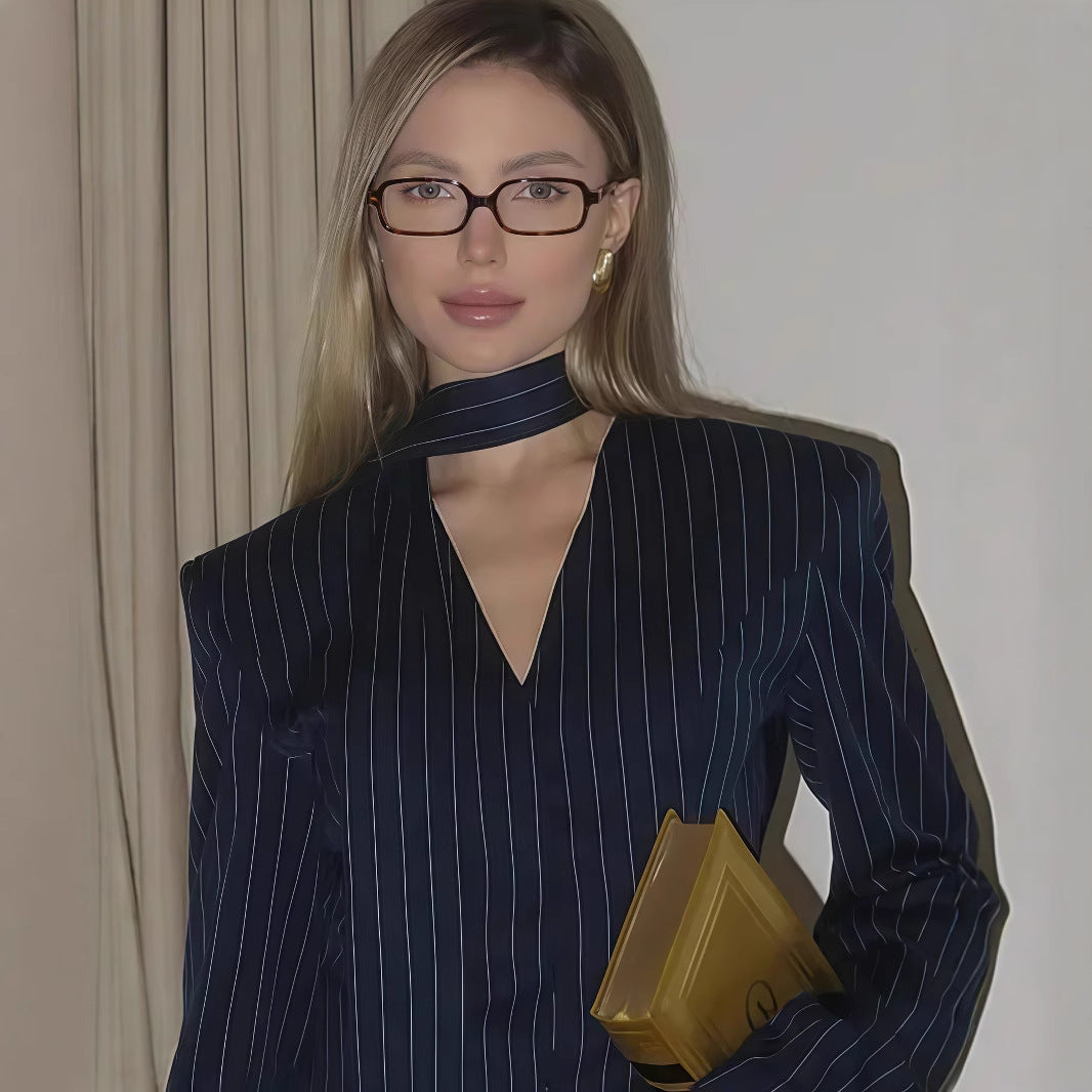 Damen Elegante gestreifte Bluse mit schmeichelndem V-Ausschnitt und schmalem Gürtel Drune