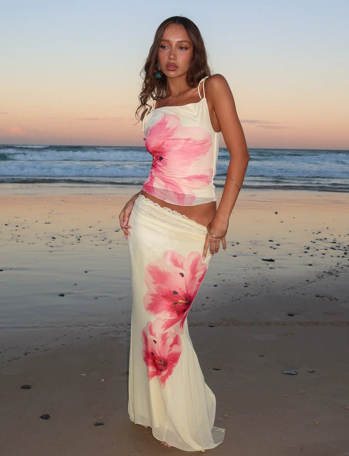Damen Elegantes Blumenkleid mit fließendem Stoff und feinen Trägern Drune