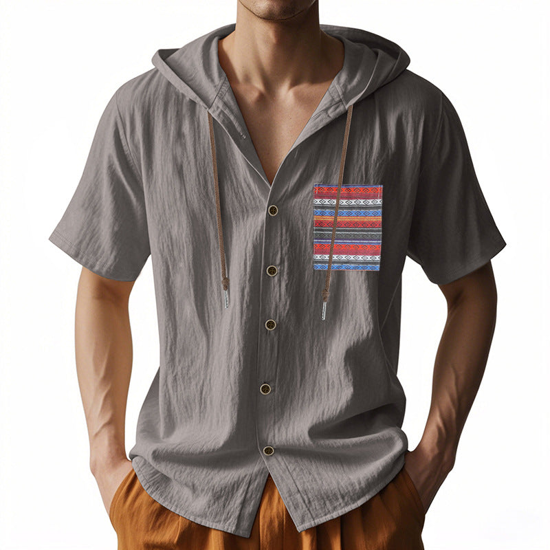 Herren Kurzarm-Hemd mit Kapuze und buntem Brusttaschen-Motiv Drune