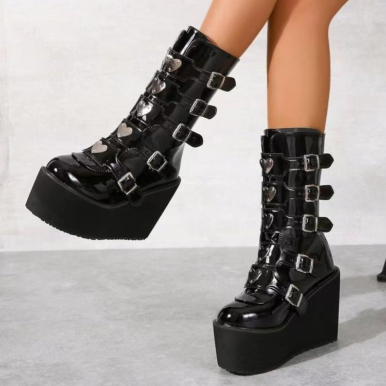Damen nan hochschaftige Lack-Plateau-Stiefel mit mehrfach verstellbaren Schnallen und herzförmigen Nieten Drune