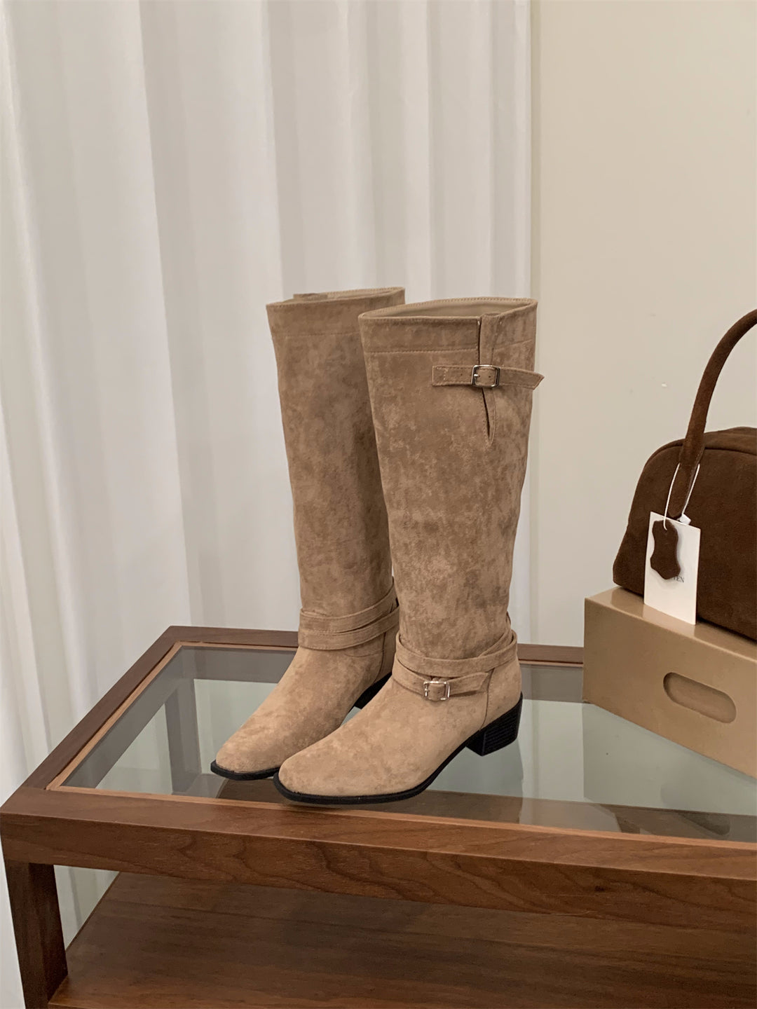 Drune | Beige Knielange Stiefel für Damen - Stilvolles und Bequemes Design für Freizeit- oder formelle Kleidung